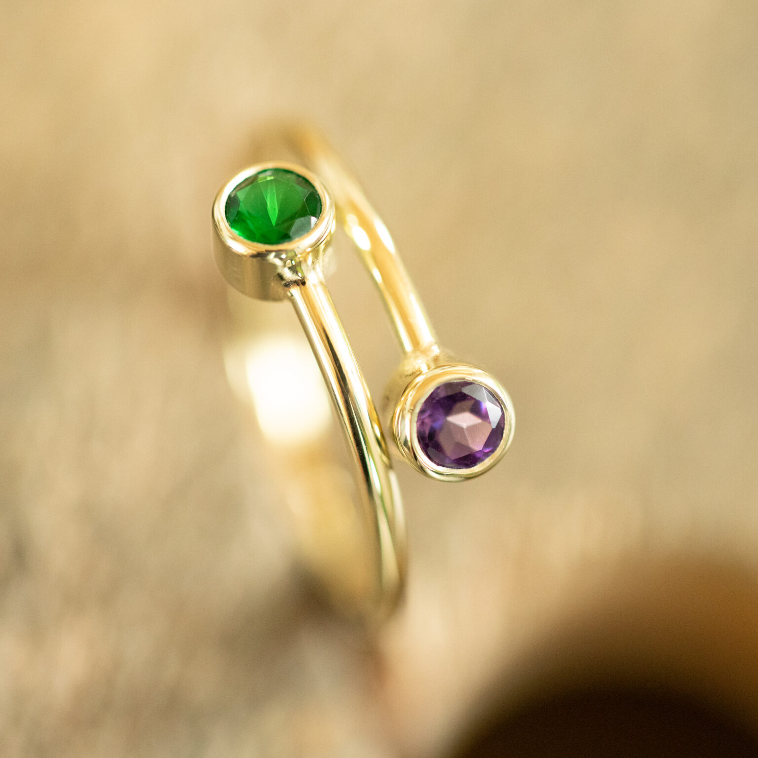 Gouden ring met geboortestenen - Goudsmederij Herfst