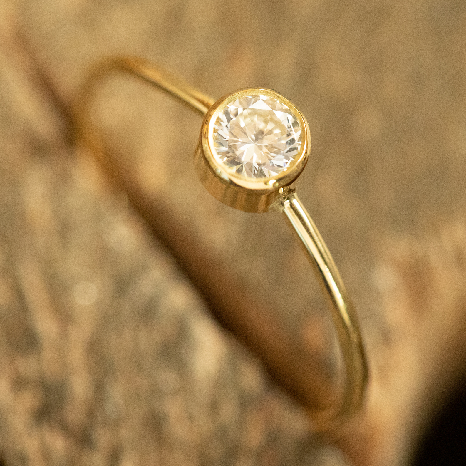 Gouden ring grote Diamant (.24ct) - Goudsmederij Herfst